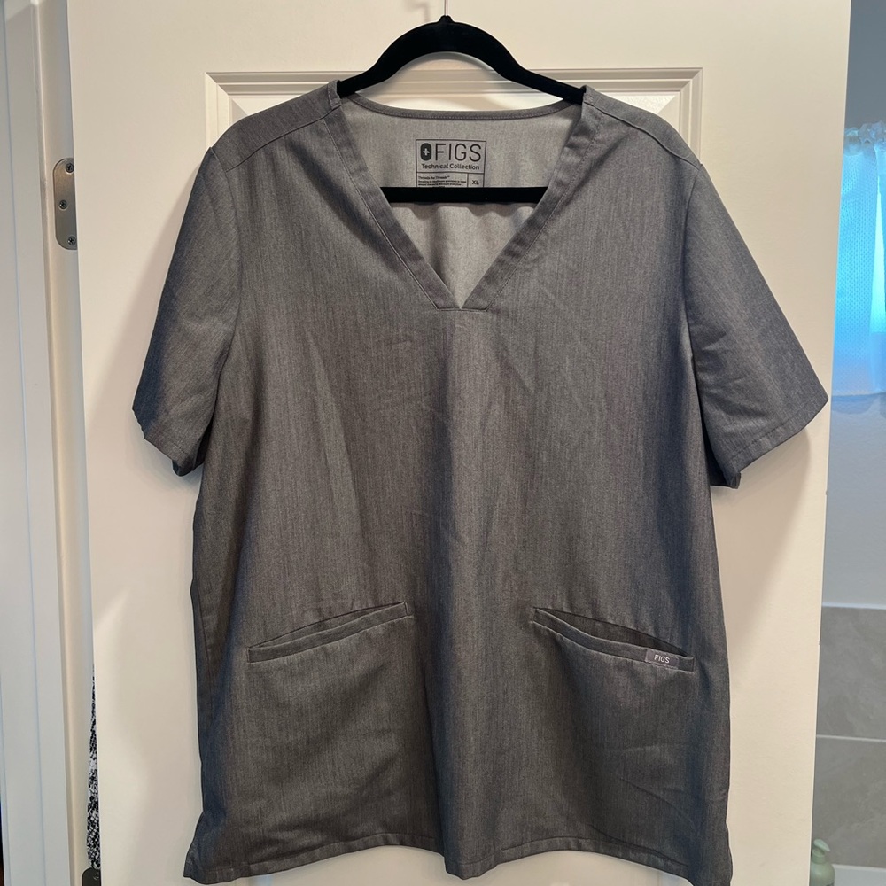 Figs XL grey scrub top